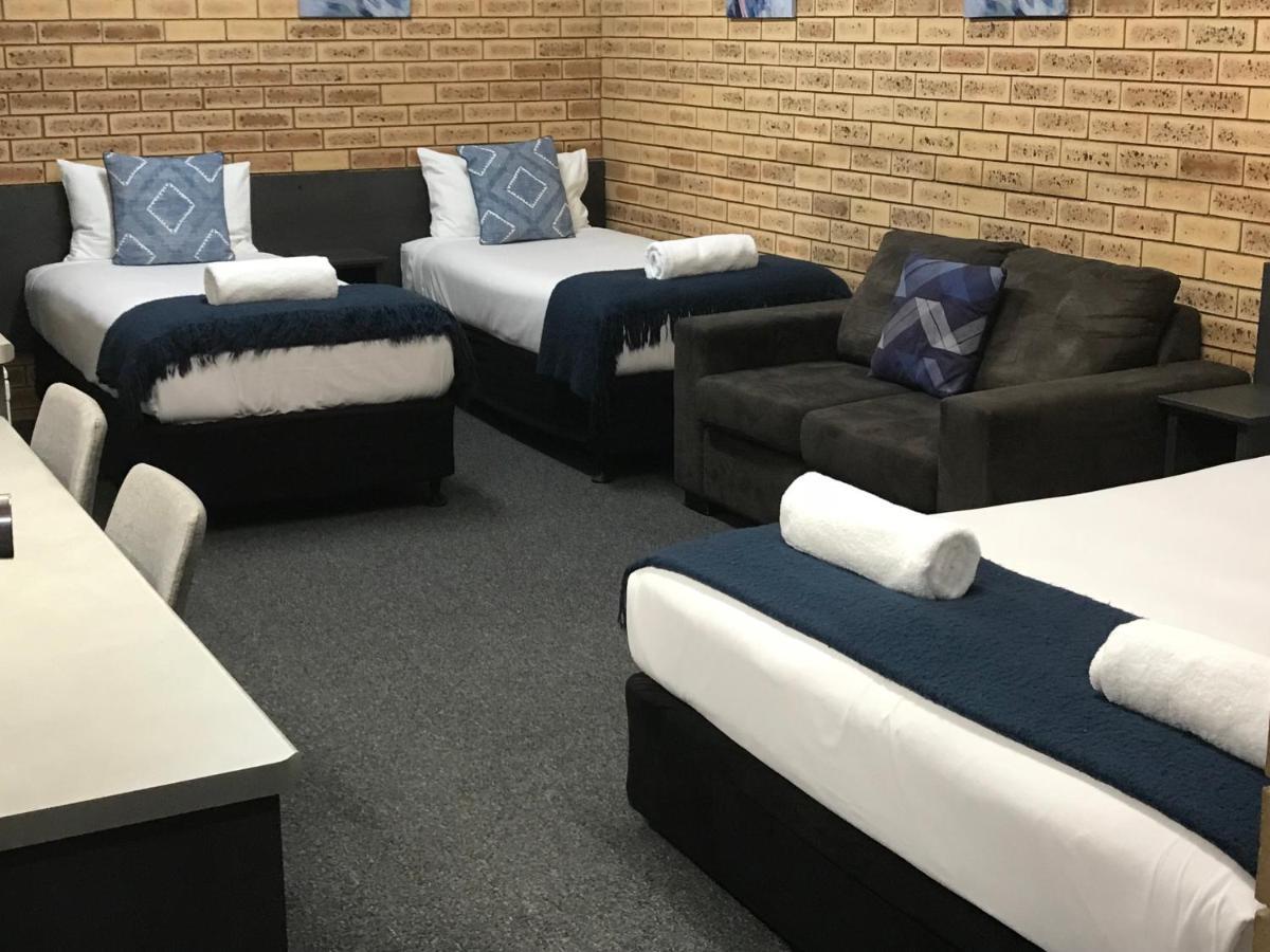Blue Violet Motor Inn トゥーンバ エクステリア 写真