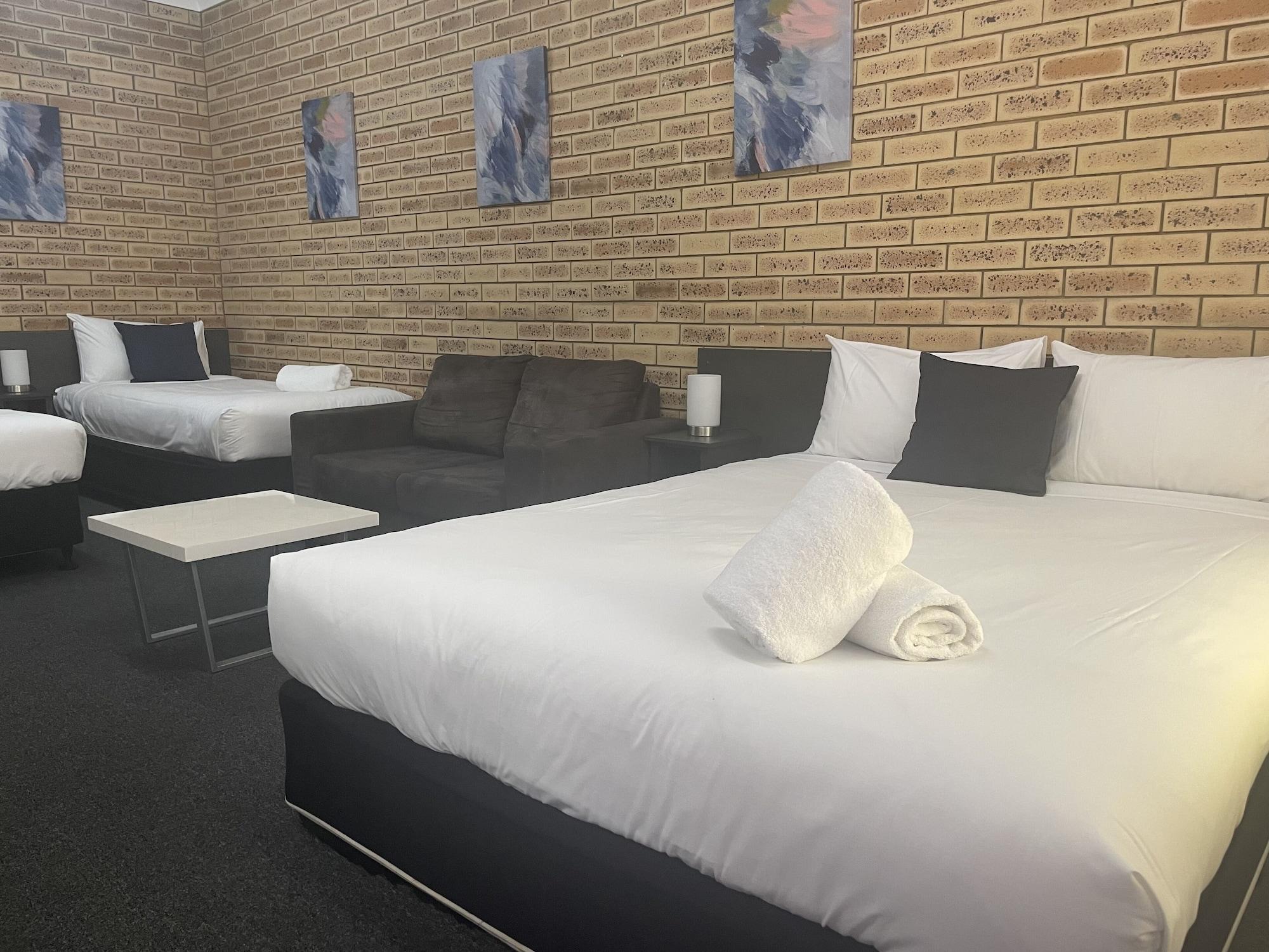Blue Violet Motor Inn トゥーンバ エクステリア 写真