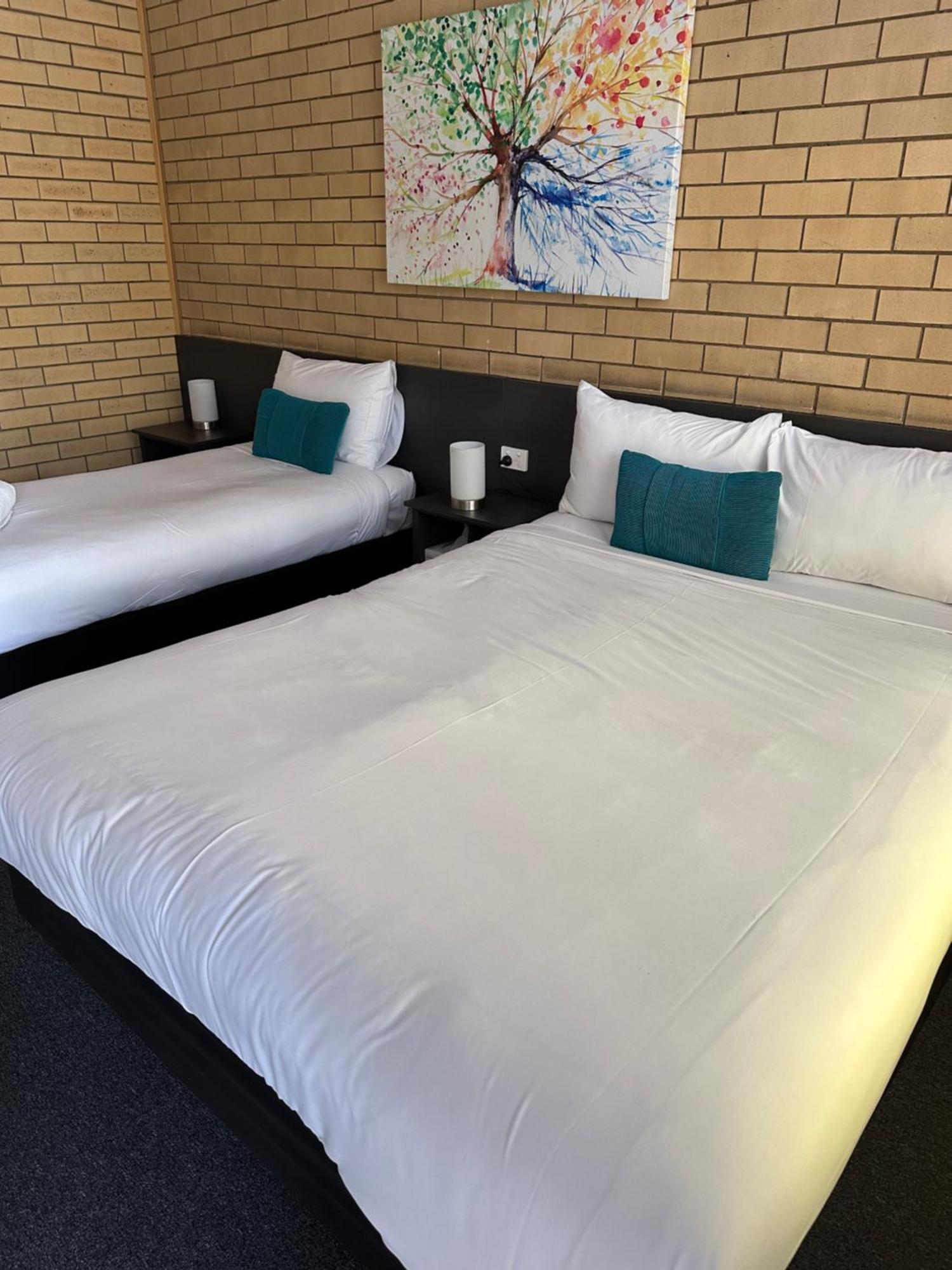 Blue Violet Motor Inn トゥーンバ エクステリア 写真