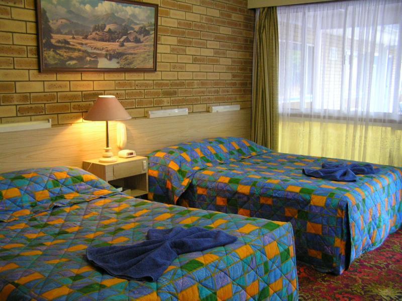 Blue Violet Motor Inn トゥーンバ エクステリア 写真