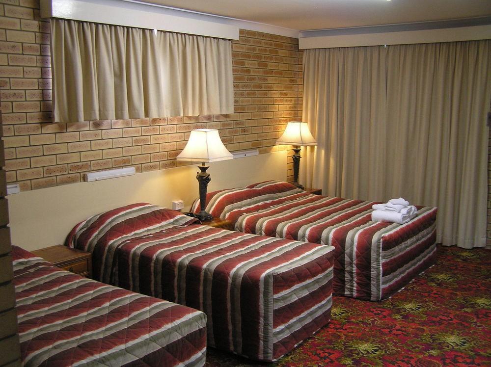 Blue Violet Motor Inn トゥーンバ エクステリア 写真