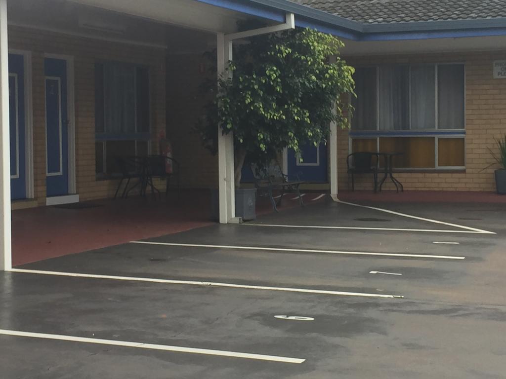 Blue Violet Motor Inn トゥーンバ エクステリア 写真