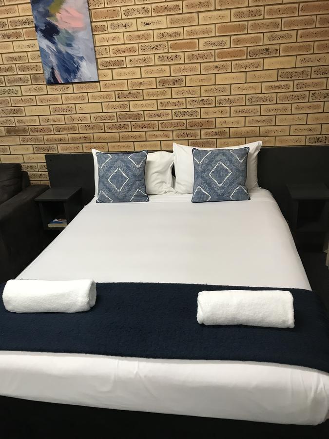 Blue Violet Motor Inn トゥーンバ エクステリア 写真